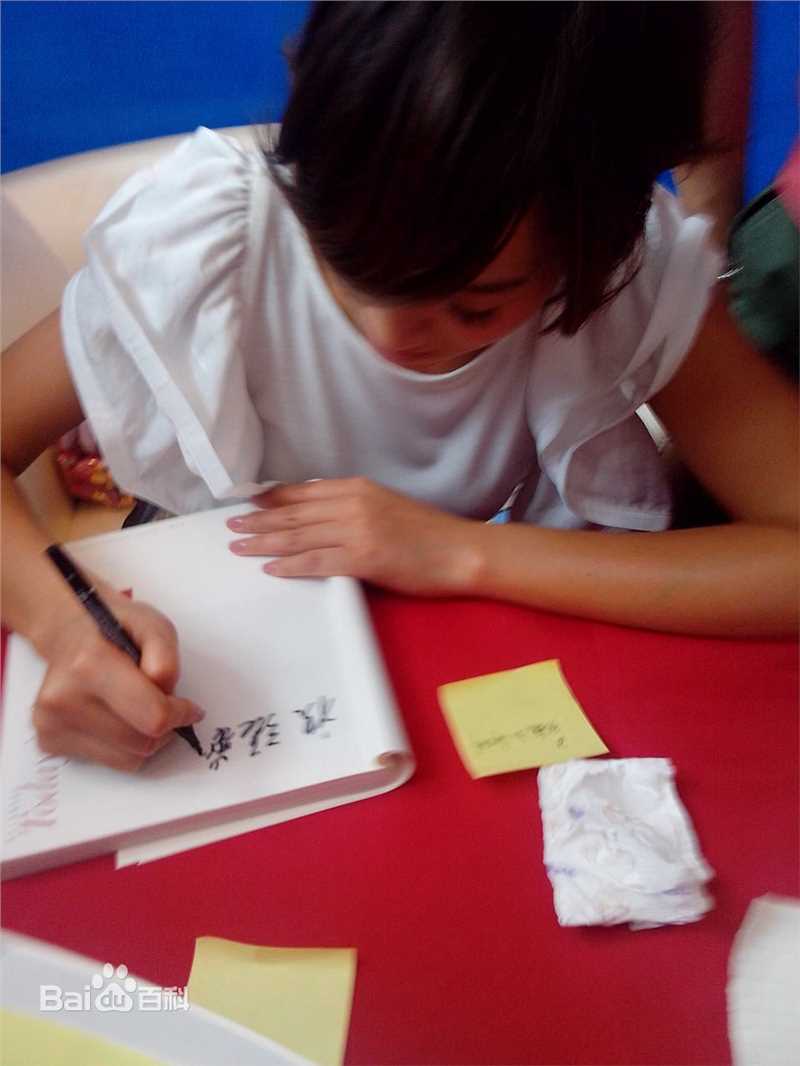 朱丹(Dani)最新2012秋最新短发清爽壁纸