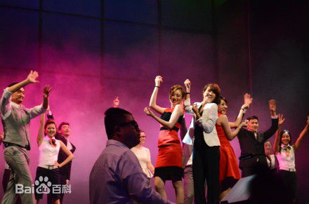 精选朱丹(Dani)在参演舞台剧《女人一定要有钱吗》中的图册