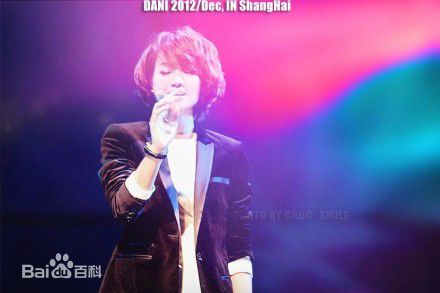 精选朱丹(Dani)在参演舞台剧《女人一定要有钱吗》中的图册