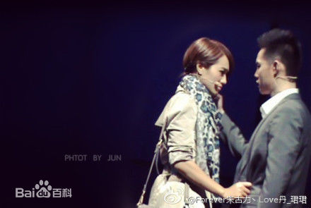 精选朱丹(Dani)在参演舞台剧《女人一定要有钱吗》中的图册