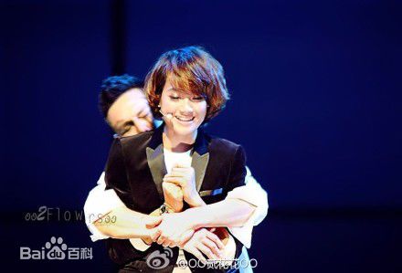 精选朱丹(Dani)在参演舞台剧《女人一定要有钱吗》中的图册