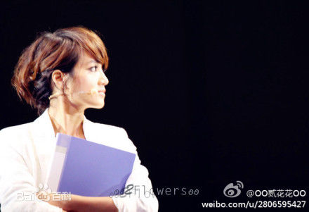 精选朱丹(Dani)在参演舞台剧《女人一定要有钱吗》中的图册