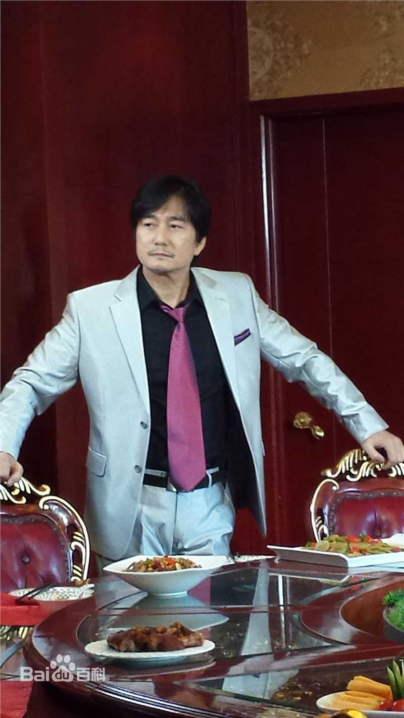 最全连晋(Teddy)在电影《钱在路上》中的壁纸