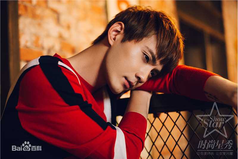 最新徐正溪(JeremyJones)在《时尚星秀》中的壁纸