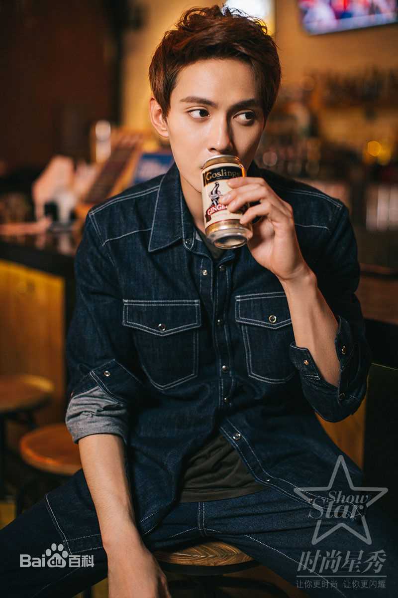 最新徐正溪(JeremyJones)在《时尚星秀》中的壁纸