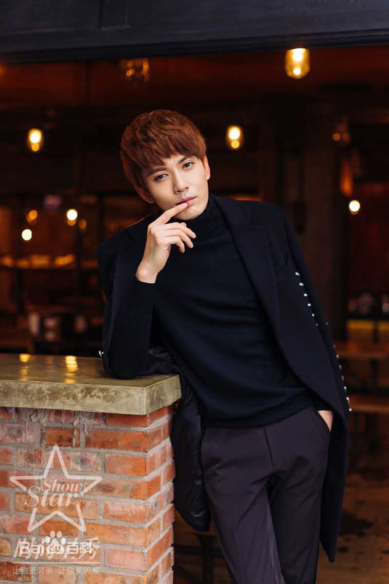 最新徐正溪(JeremyJones)在《时尚星秀》中的壁纸