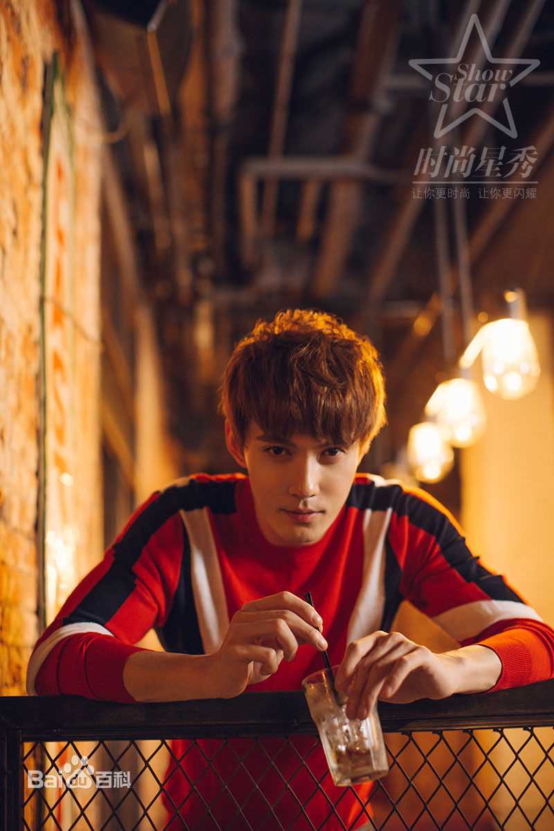 最新徐正溪(JeremyJones)在《时尚星秀》中的壁纸