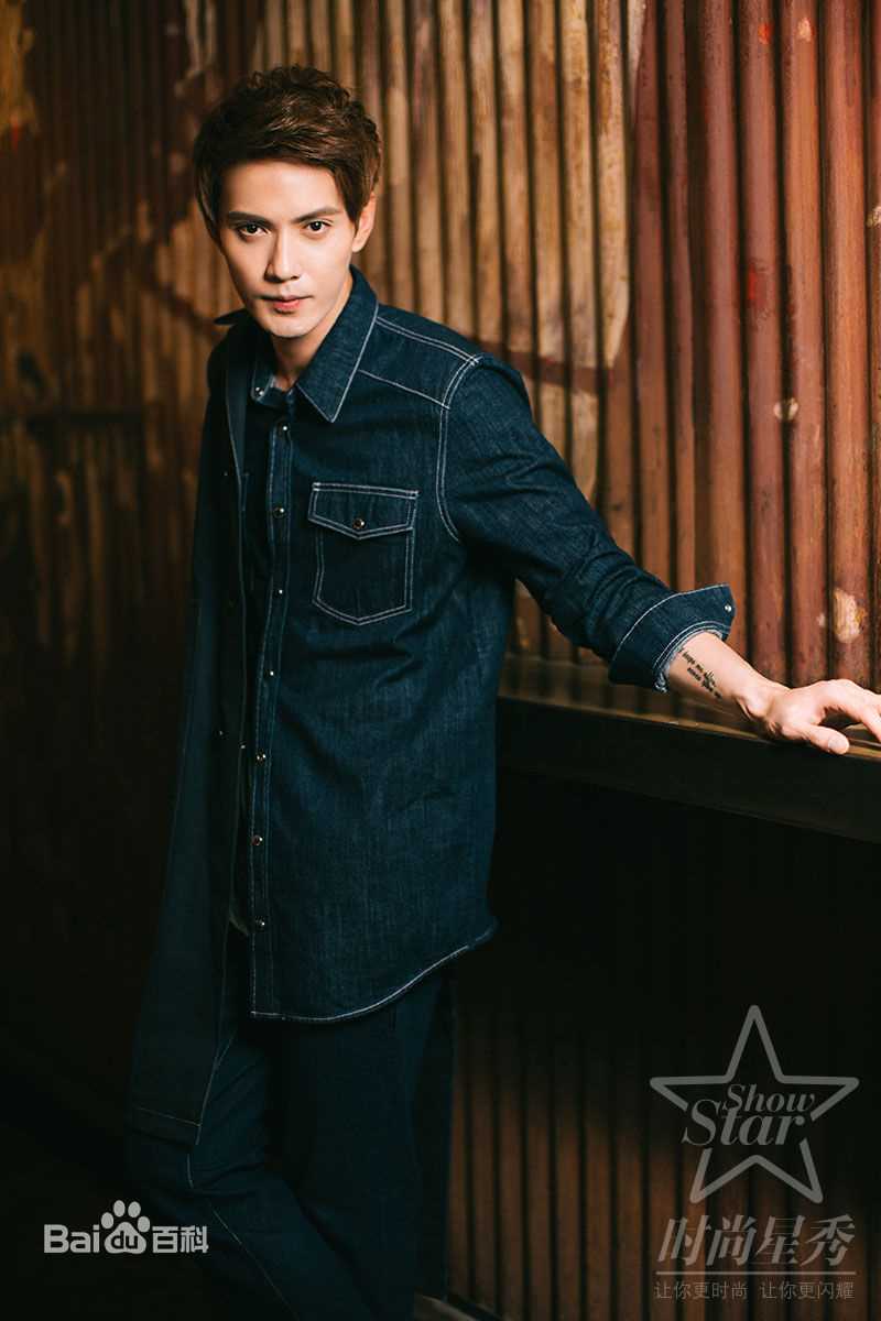 最新徐正溪(JeremyJones)在《时尚星秀》中的壁纸