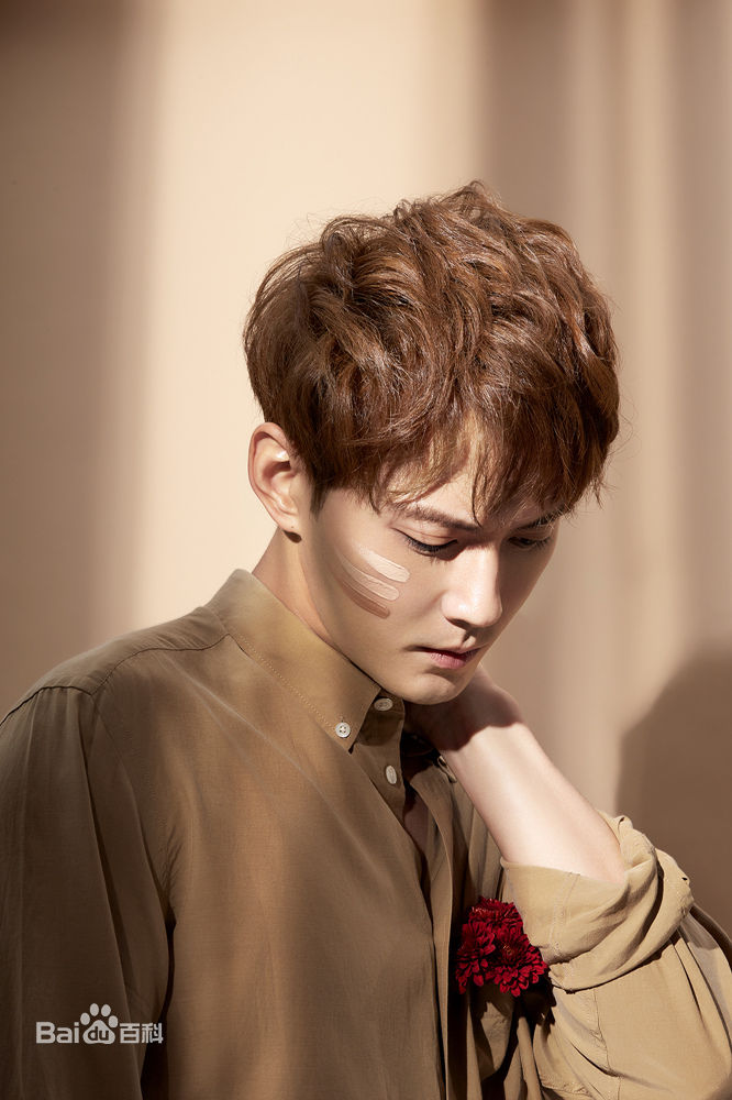 高清徐正溪(JeremyJones)在《瑞丽》大片中的图集