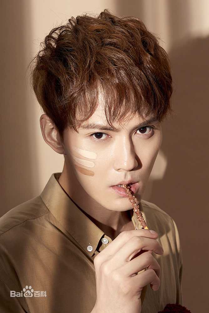 高清徐正溪(JeremyJones)在《瑞丽》大片中的图集