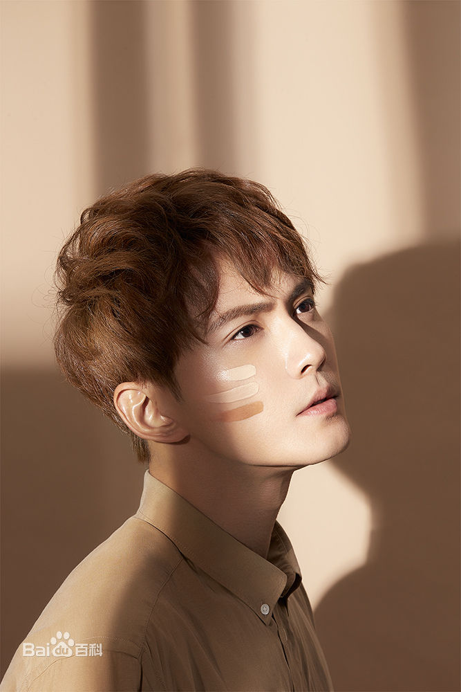 高清徐正溪(JeremyJones)在《瑞丽》大片中的图集