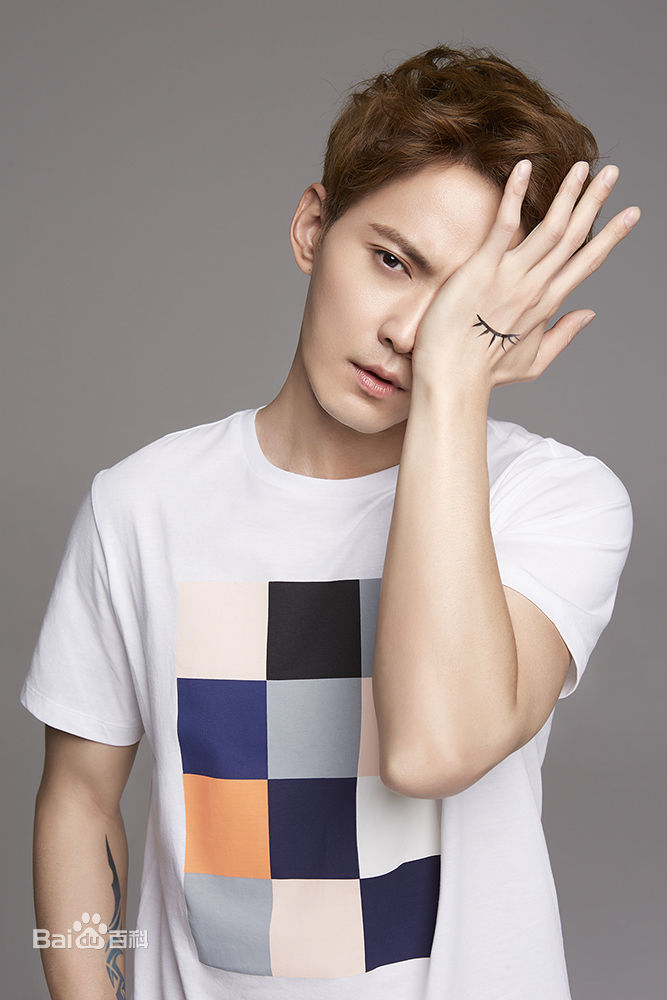 高清徐正溪(JeremyJones)在《瑞丽》大片中的图集