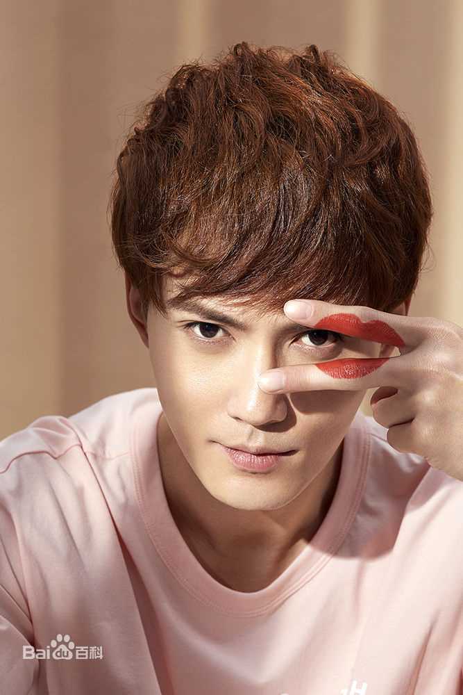 高清徐正溪(JeremyJones)在《瑞丽》大片中的图集