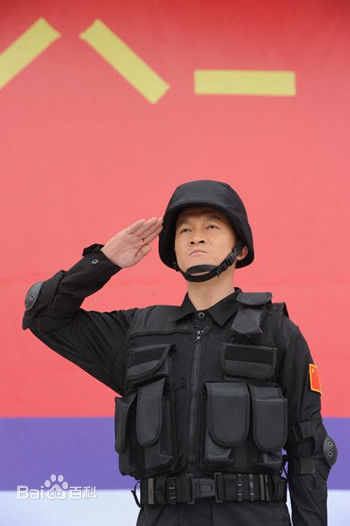 杨志刚电视剧《火蓝刀锋》最新剧照