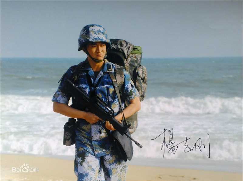 杨志刚电视剧《火蓝刀锋》最新剧照