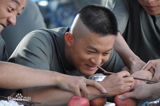 杨志刚电视剧《火蓝刀锋》最新剧照