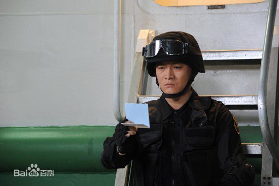 杨志刚电视剧《火蓝刀锋》最新剧照