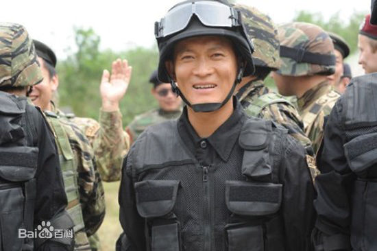 杨志刚电视剧《火蓝刀锋》最新剧照