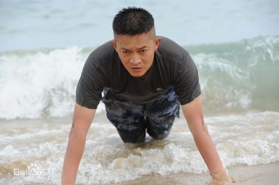 杨志刚电视剧《火蓝刀锋》最新剧照