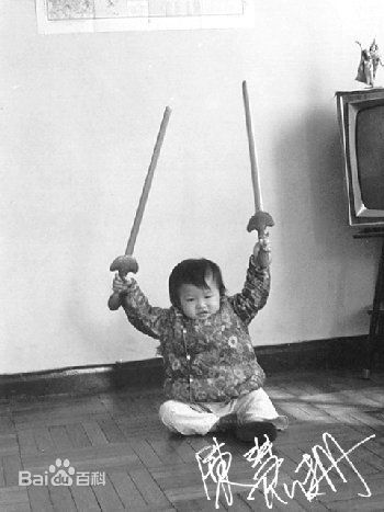 陈慧珊(Flora Chan)童年照壁纸壁纸