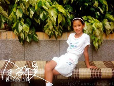 佘诗曼(Charmaine Sheh)童年照前后照片