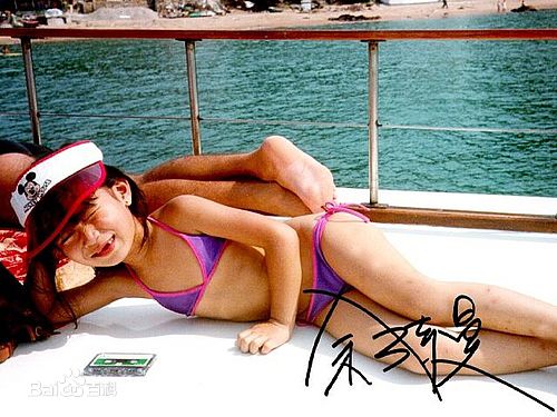 佘诗曼(Charmaine Sheh)童年照前后照片