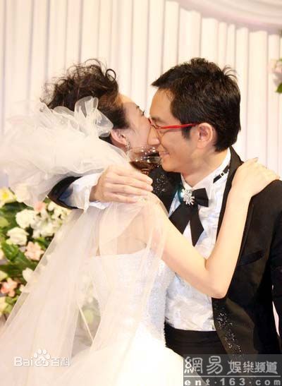 吴启华(Lawrence Ng Kai Wah)与石洋子性感图片图集