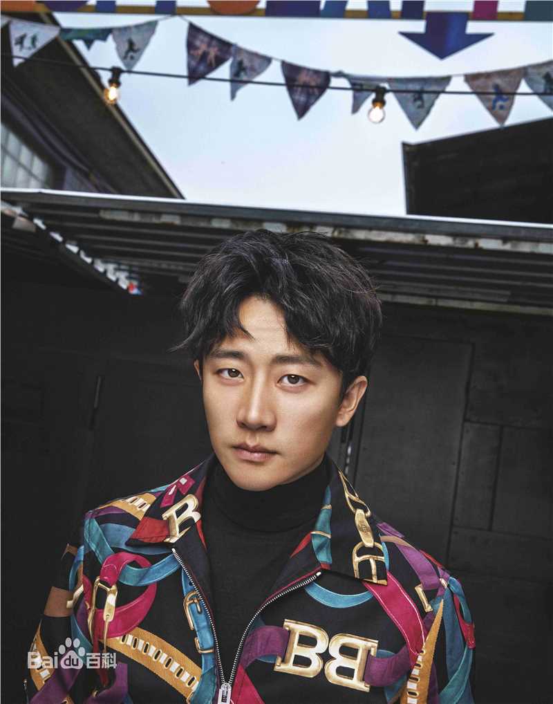 黄轩(Huang Xuan)街拍前后照片