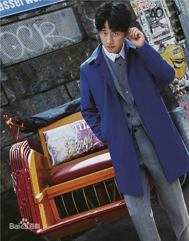 黄轩(Huang Xuan)街拍前后照片