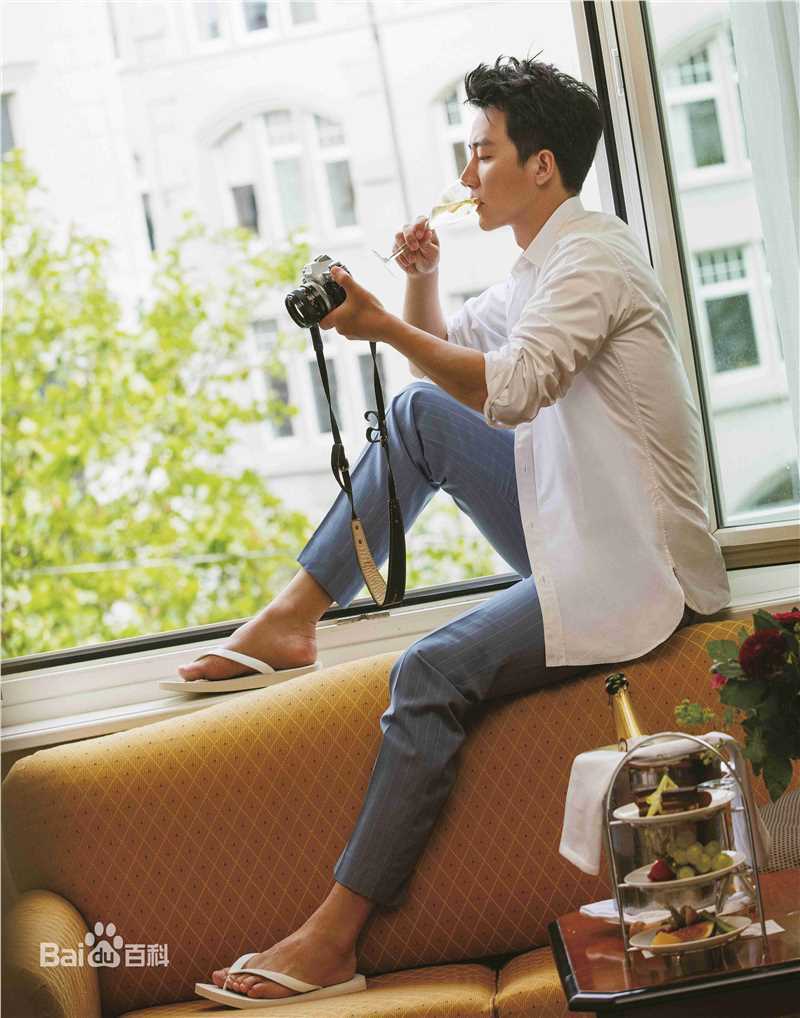 黄轩(Huang Xuan)街拍前后照片