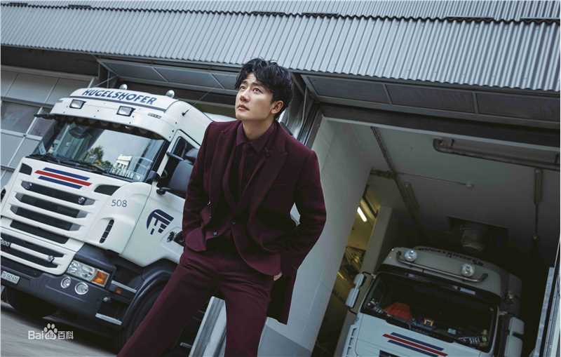 黄轩(Huang Xuan)街拍前后照片