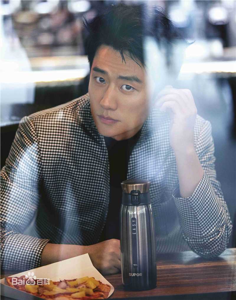 黄轩(Huang Xuan)街拍前后照片