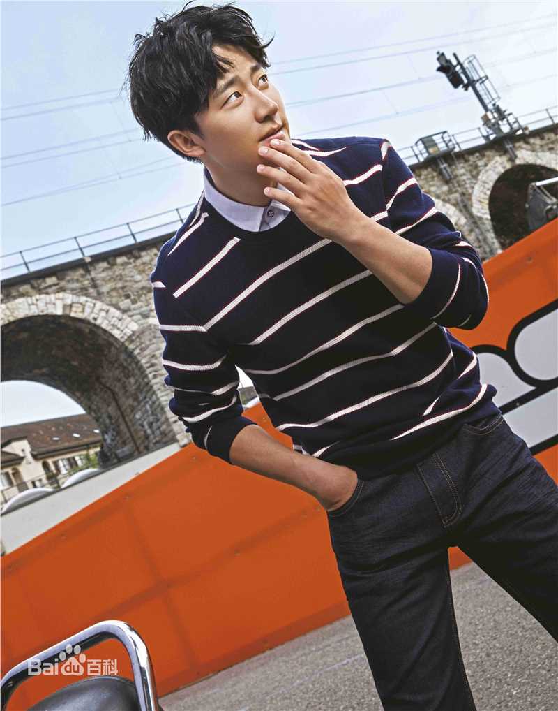 黄轩(Huang Xuan)街拍前后照片