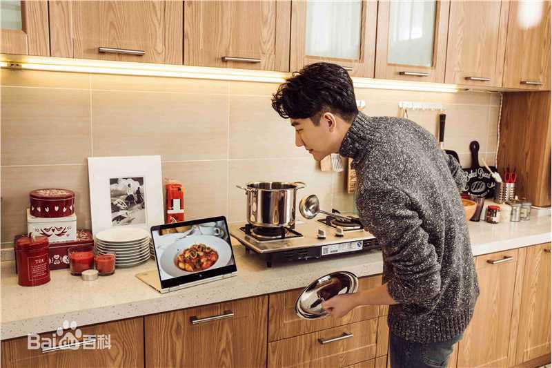 黄轩(Huang Xuan)街拍前后照片