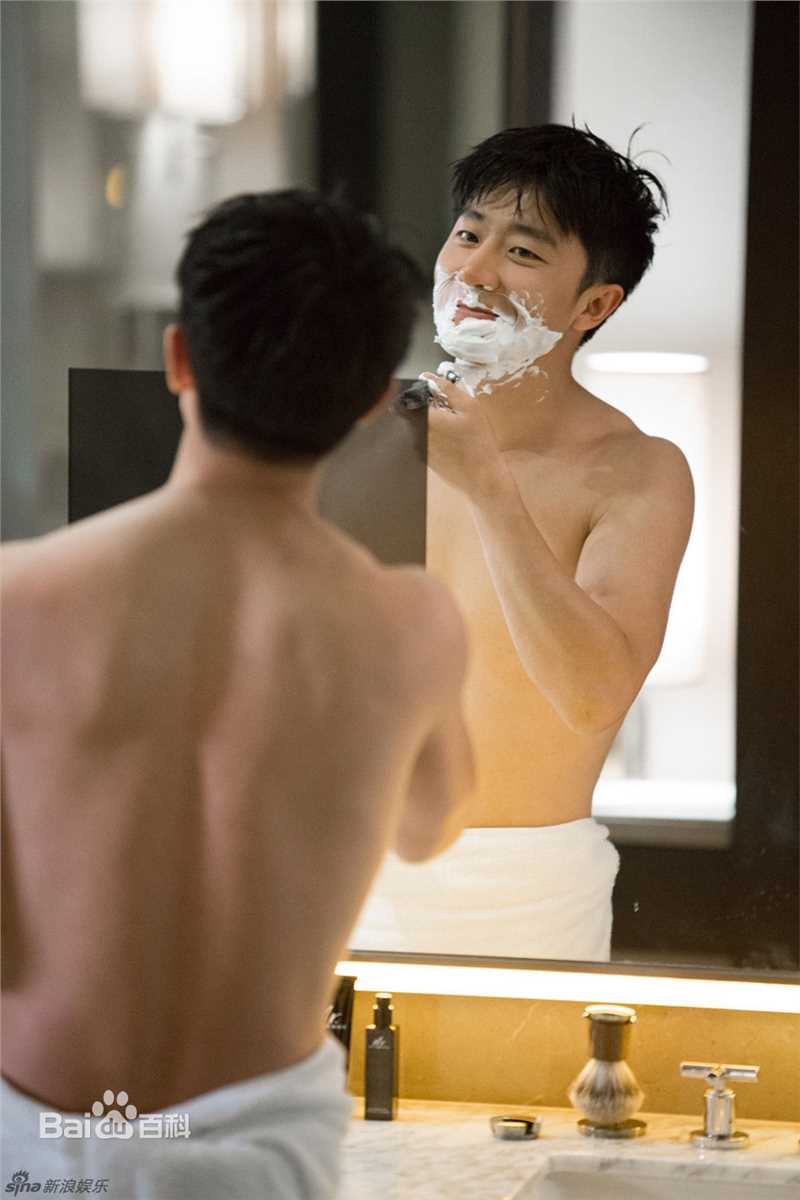 黄轩(Huang Xuan)优雅绅士生活照