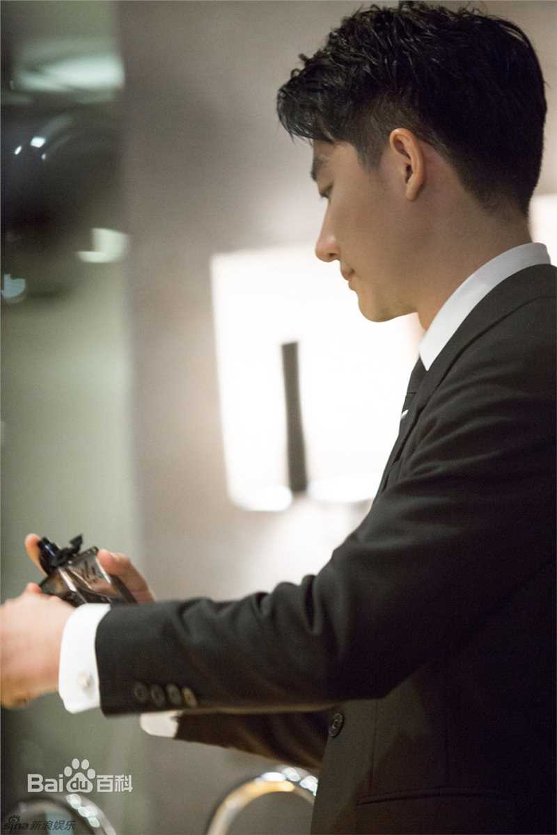 黄轩(Huang Xuan)优雅绅士生活照