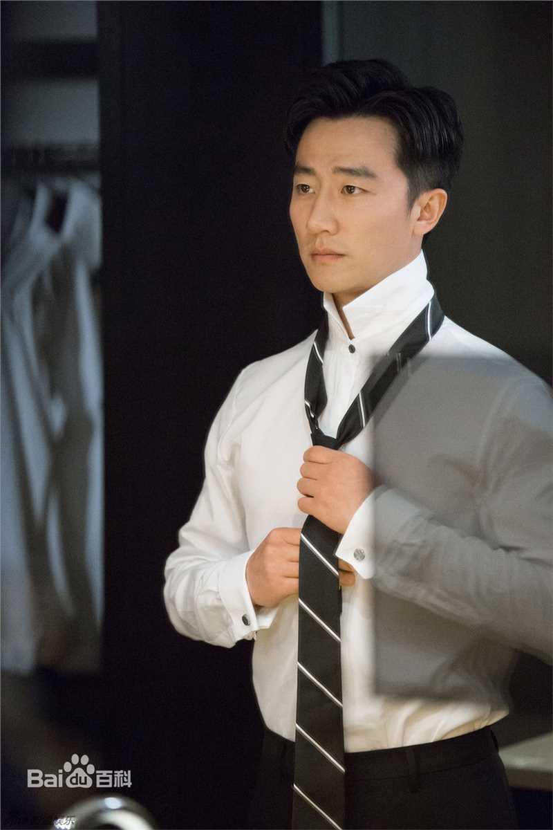 黄轩(Huang Xuan)优雅绅士生活照