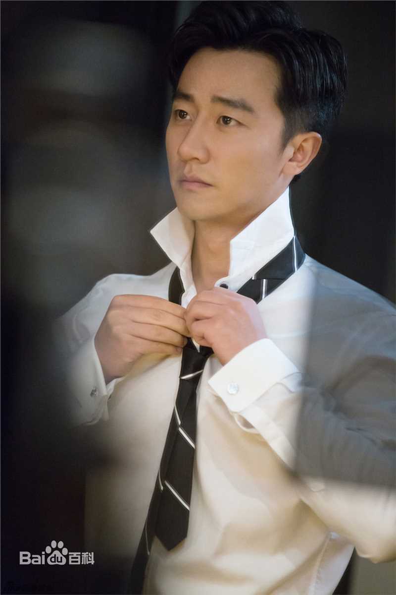 黄轩(Huang Xuan)优雅绅士生活照