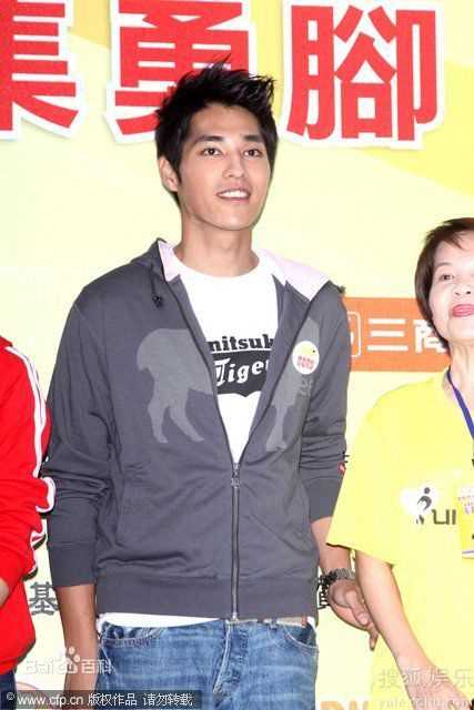 蓝正龙(BLUE)公益活动壁纸壁纸