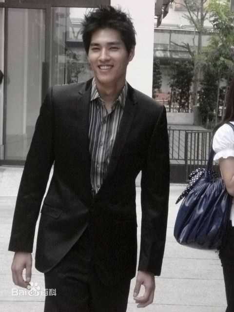 最全蓝正龙(BLUE)在《幸福的抉择》中的壁纸