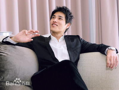 蓝正龙(BLUE)报道报刊素颜照相册