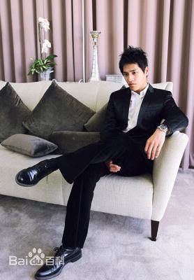 蓝正龙(BLUE)报道报刊素颜照相册