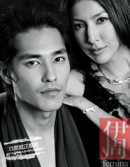 蓝正龙(BLUE)报道报刊素颜照相册