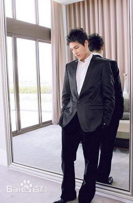 蓝正龙(BLUE)报道报刊素颜照相册