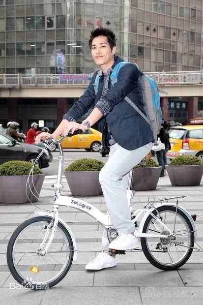 蓝正龙(BLUE)公益慈善性感图片图集