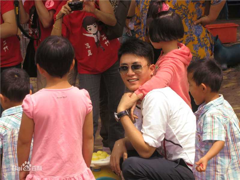 杜淳(Du Chun)社会活动素颜照相册