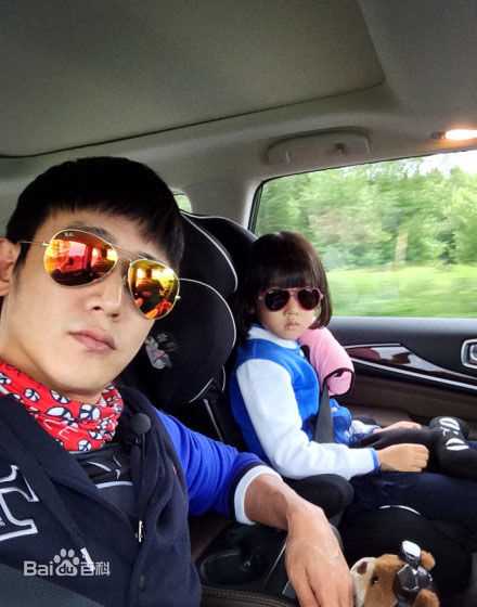 精选陆毅(Lu Yi)在《爸爸去哪儿》第二季中的图册