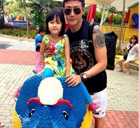 精选陆毅(Lu Yi)在《爸爸去哪儿》第二季中的图册