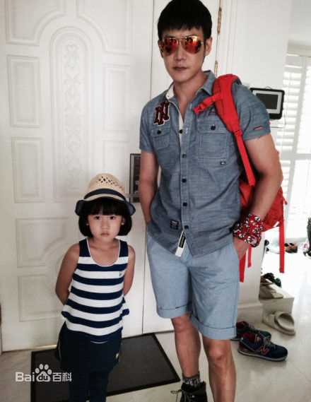 精选陆毅(Lu Yi)在《爸爸去哪儿》第二季中的图册