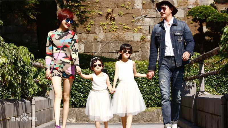 陆毅(Lu Yi)一家四口性感图片图集